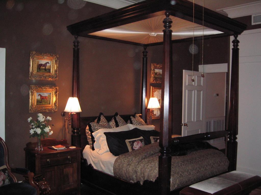 Belle Oaks Inn Gonzales Rum bild