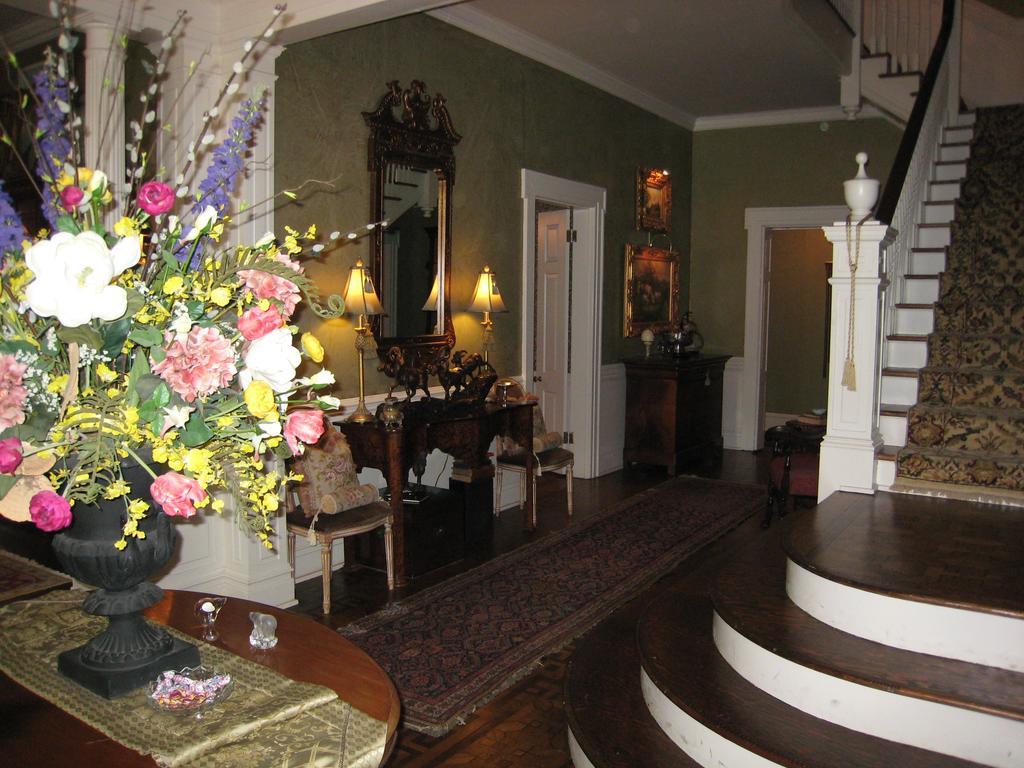 Belle Oaks Inn Gonzales Exteriör bild